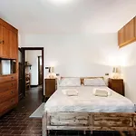 Niki Apartment *